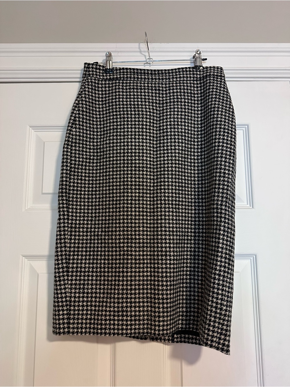 Pure Collection Black and White Houndstooth Pencil Skirt